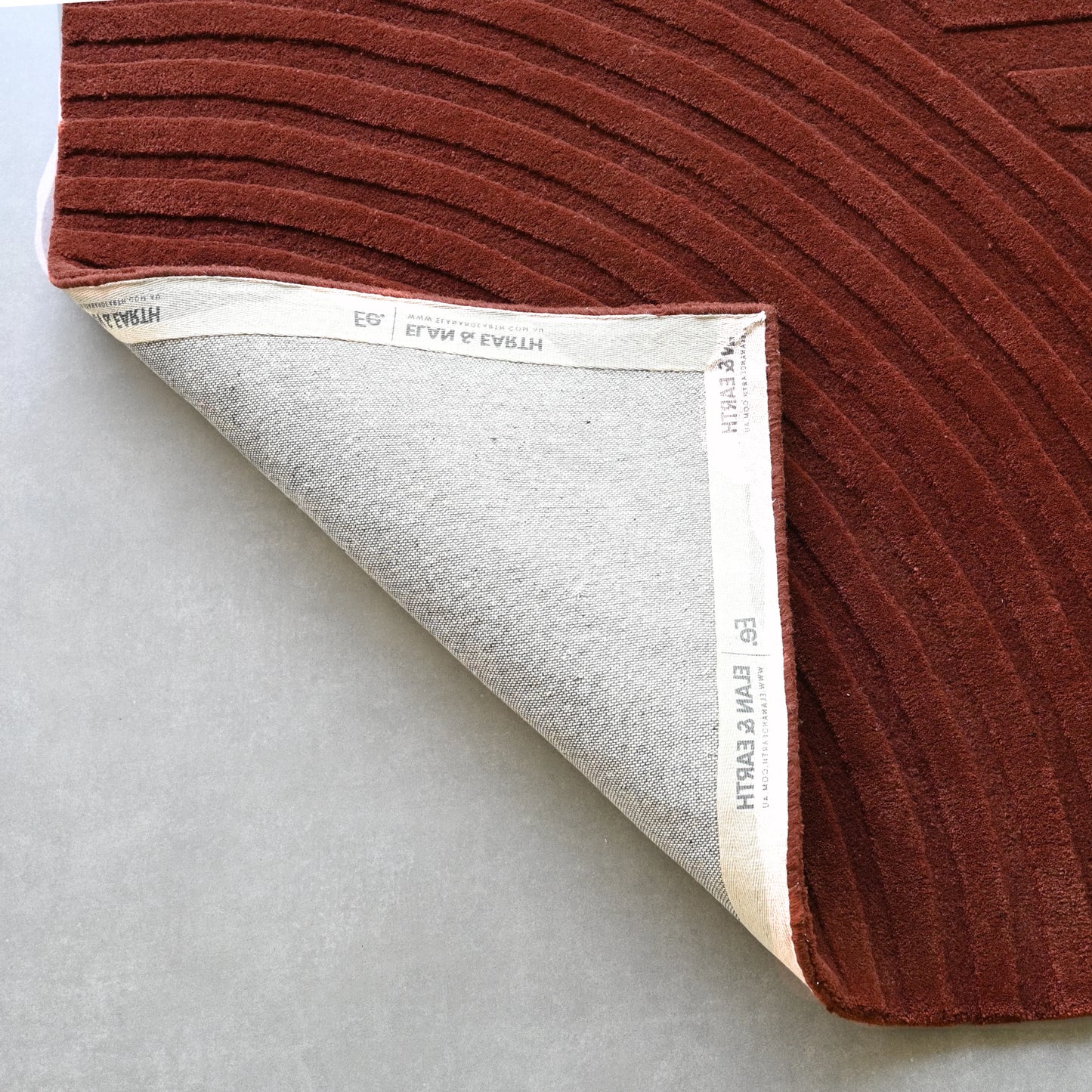 Trace Rug - Brick Red
